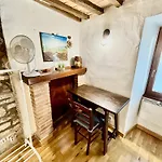 아파트 Stone House