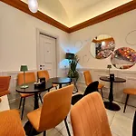 Stone House 아파트 구비오