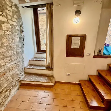 Stone House * Gubbio